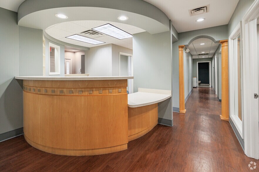 More Photos Of 3810 Williamsburg Park Blvd, Jacksonville Office For Sale