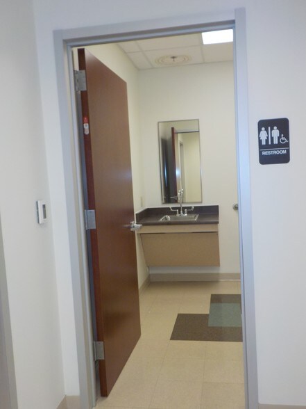 More Photos Of 5700 N Exp 77/83, Brownsville Medical For Lease