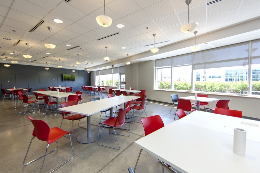 More Photos Of 500 Palladium Dr, Ottawa Warehouse For Lease