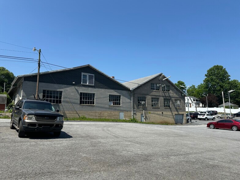 More Photos Of 1537 Bridge St, New Cumberland Auto Dealership For Lease