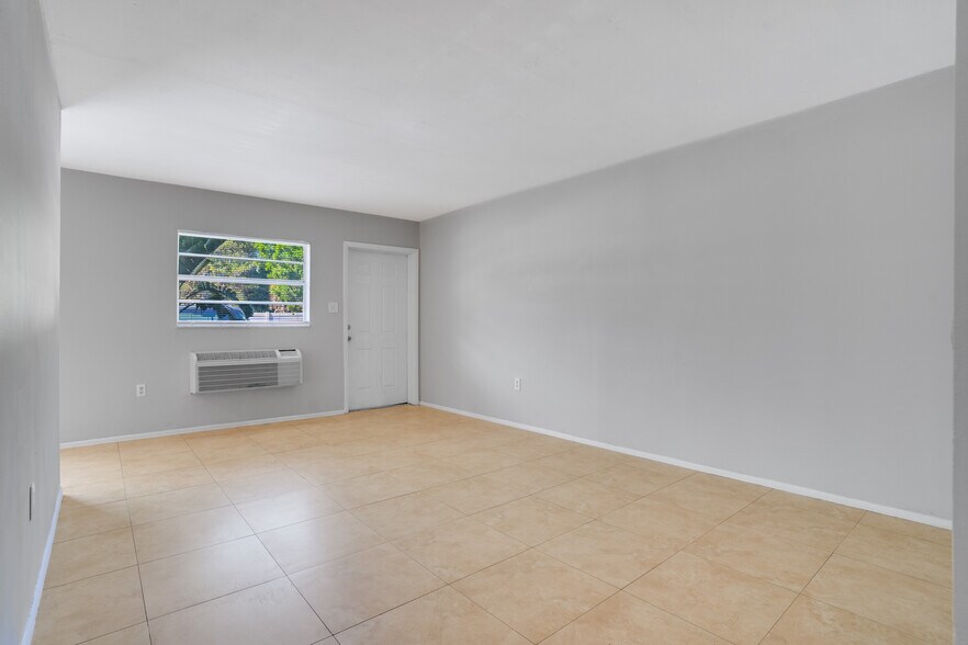 More Photos Of 1947 Ricardo Ave, Fort Myers Apartments For Sale