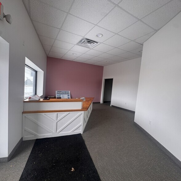 More Photos Of 596 E Main St, Batavia Freestanding For Lease