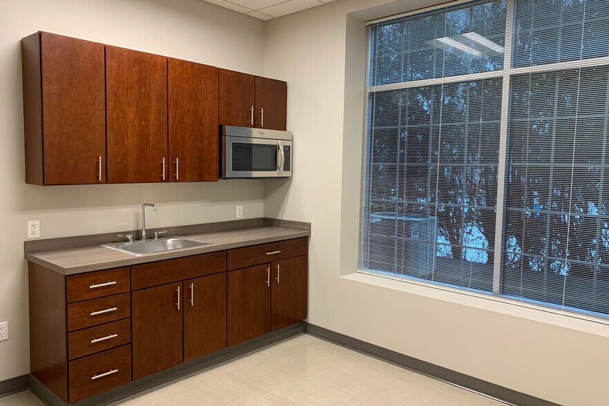 More Photos Of 52 S Union Rd, Buffalo Medical For Lease