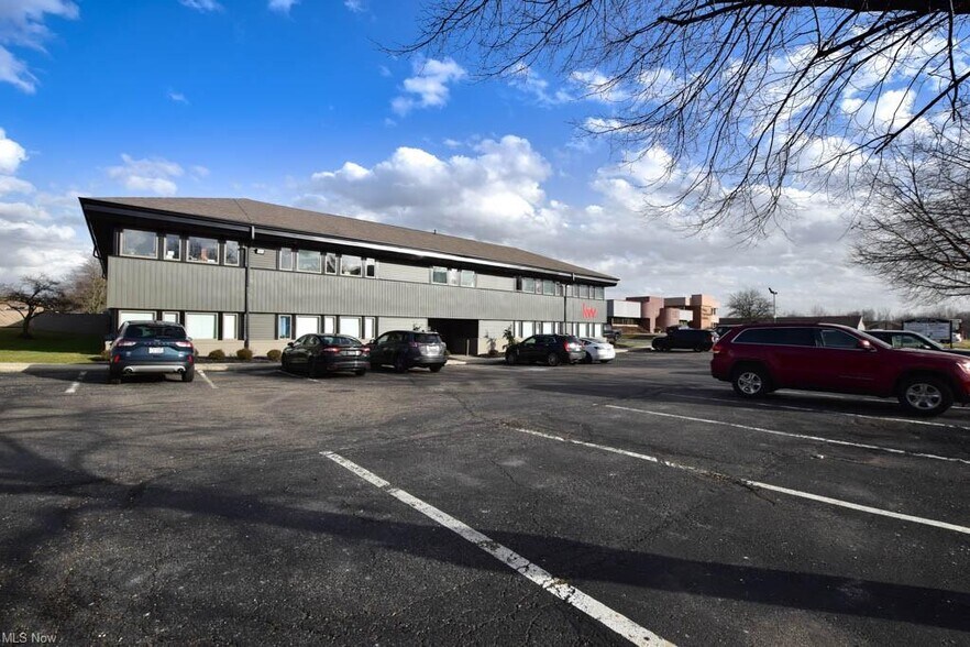 More Photos Of 4974 Higbee Ave NW, Canton Office For Lease