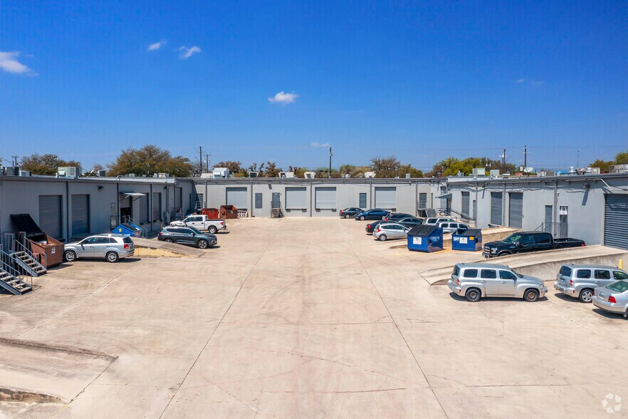 More Photos Of 10100-10146 Huebner Rd, San Antonio Research And Development For Lease