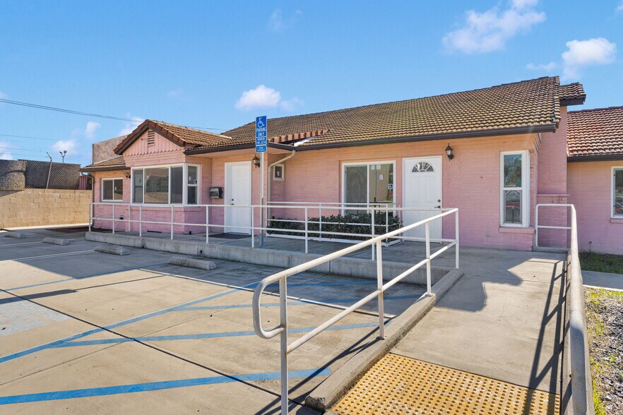 More Photos Of 943 W Holt Blvd, Ontario General Retail For Sale