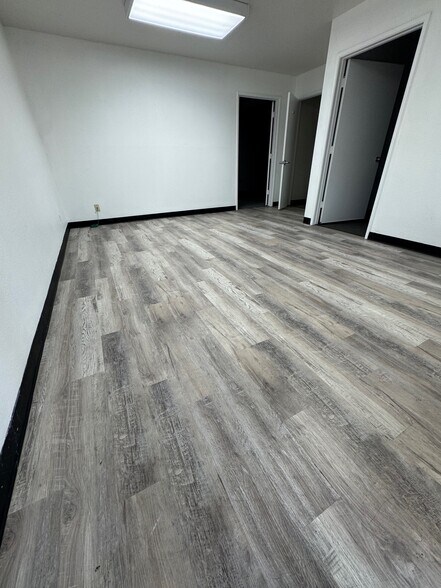 More Photos Of 1534 E Edinger Ave, Santa Ana Industrial For Lease