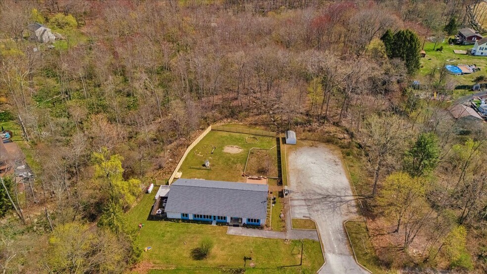 More Photos Of 4 Glenna Dr, Carmel Specialty For Sale