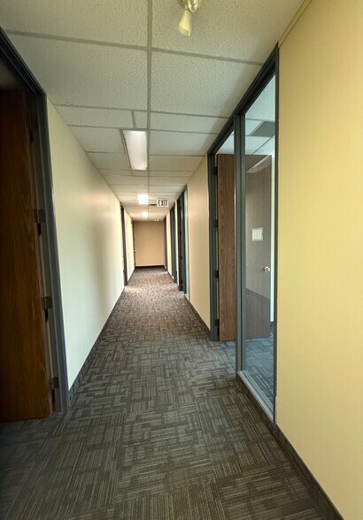 More Photos Of 405 Britannia Rd E, Mississauga Light Distribution For Lease