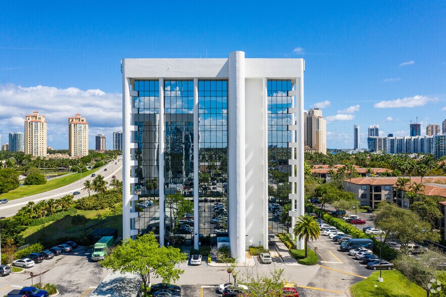 More Photos Of 2999 NE 191st St, Aventura Office For Lease