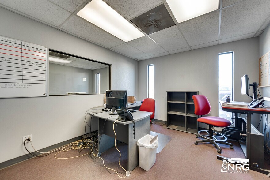 More Photos Of 715 W 81st St, Odessa Warehouse For Sale