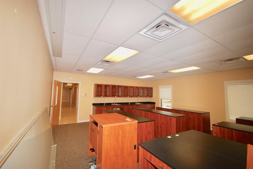 More Photos Of 3031 Highway 45 Byp, Jackson Office For Lease