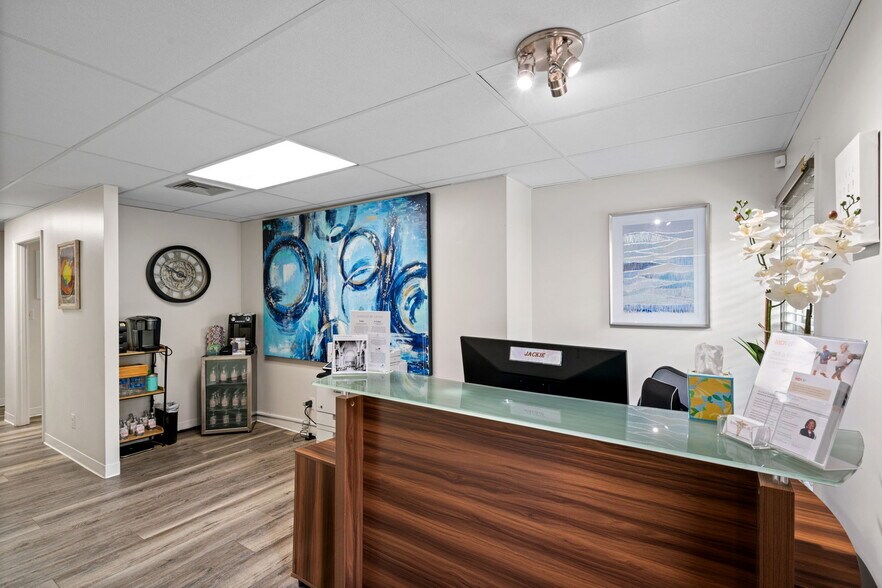 More Photos Of 9668-9683 Main St, Fairfax Medical For Lease