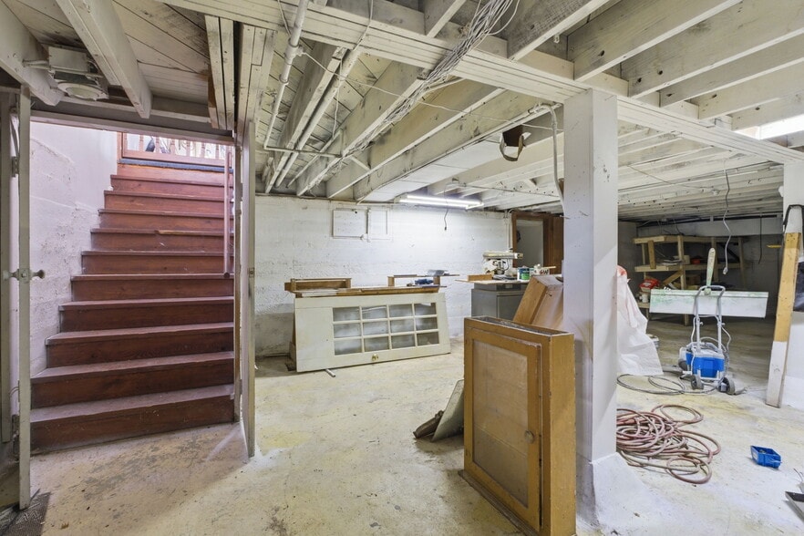 More Photos Of 2122 S Glenstone Ave, Springfield Freestanding For Sale