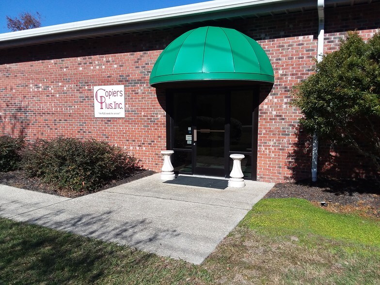 More Photos Of 423 Shipyard Blvd, Wilmington Light Distribution For Lease