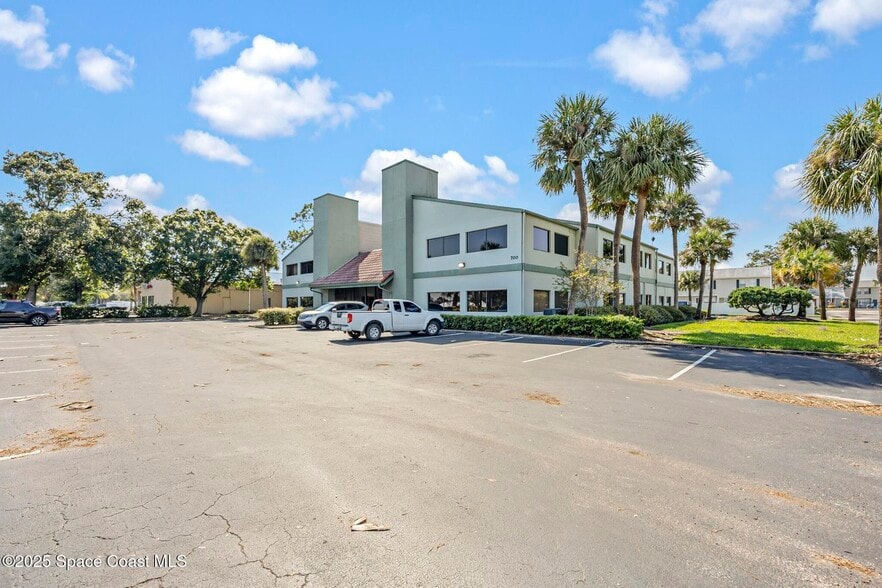 More Photos Of 700 N Wickham Rd, Melbourne Office For Lease