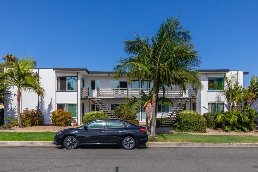 More Photos Of 2003 Emerald St, San Diego Apartments For Sale