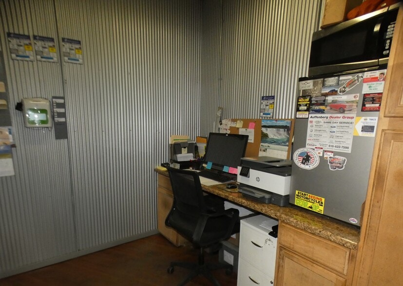 More Photos Of 105 W Water St, Pinckneyville Specialty For Sale