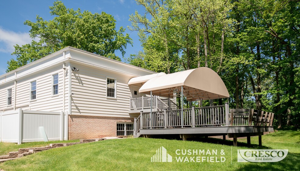 More Photos Of 4420 Sherwin Rd, Willoughby Office For Lease