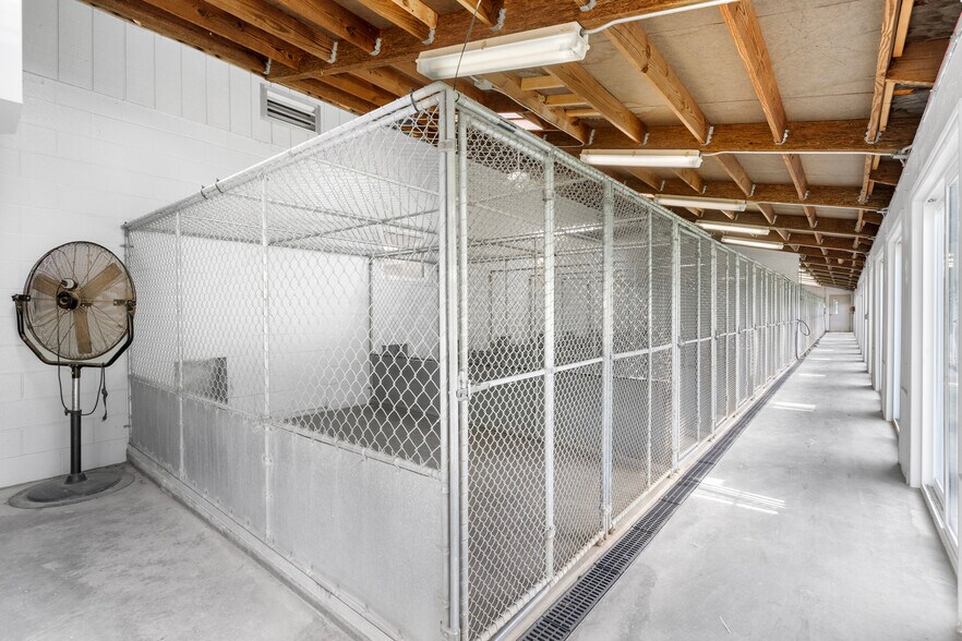 More Photos Of 3731 Berryville Pike, Charles Town Veterinarian Kennel For Sale