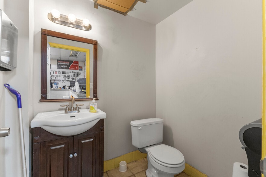 More Photos Of 17310 E 9 Mile Rd, Eastpointe Freestanding For Sale