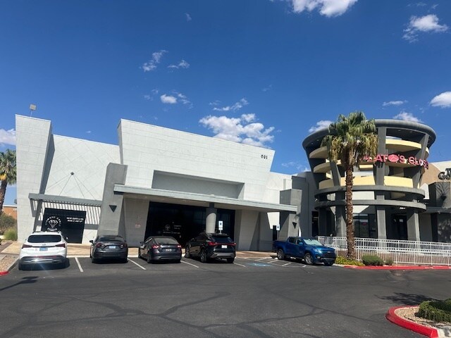 Primary Photo Of 601-611 Mall Ring Cir, Henderson Storefront For Lease