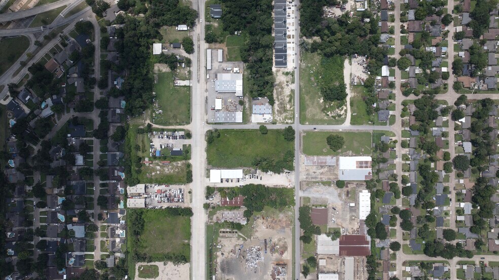 More Photos Of 4450 Pinemont Dr, Houston Land For Sale