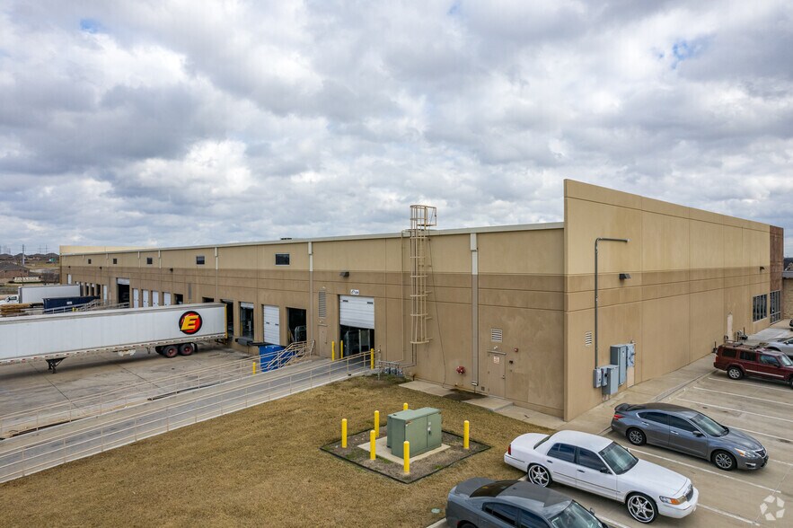 More Photos Of 6701 N Belt Line Rd, Irving Warehouse For Lease
