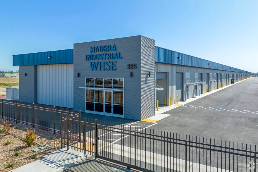 More Photos Of 325-355 S Schnoor Ave, Madera Warehouse For Lease
