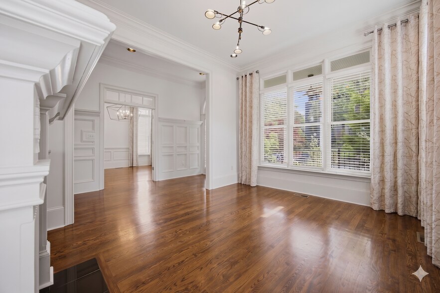 More Photos Of 574 East Ave NE, Atlanta Specialty For Sale
