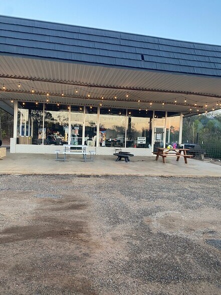 More Photos Of 600 N Main St, Lone Star Restaurant For Lease