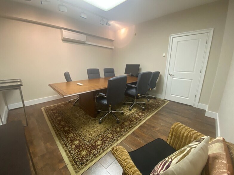 More Photos Of 220 Roanoke Ave, Riverhead Office For Lease