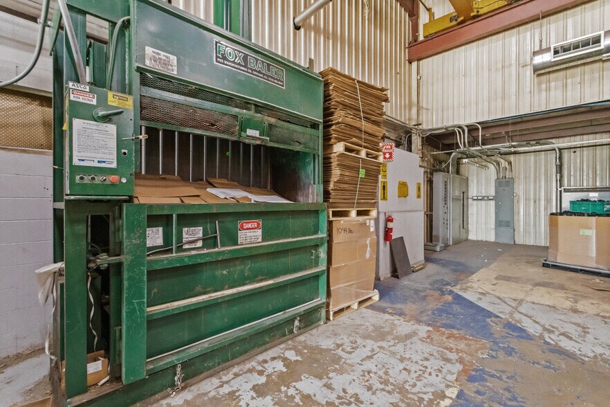 More Photos Of 2317 Washington St, Kokomo Warehouse For Sale