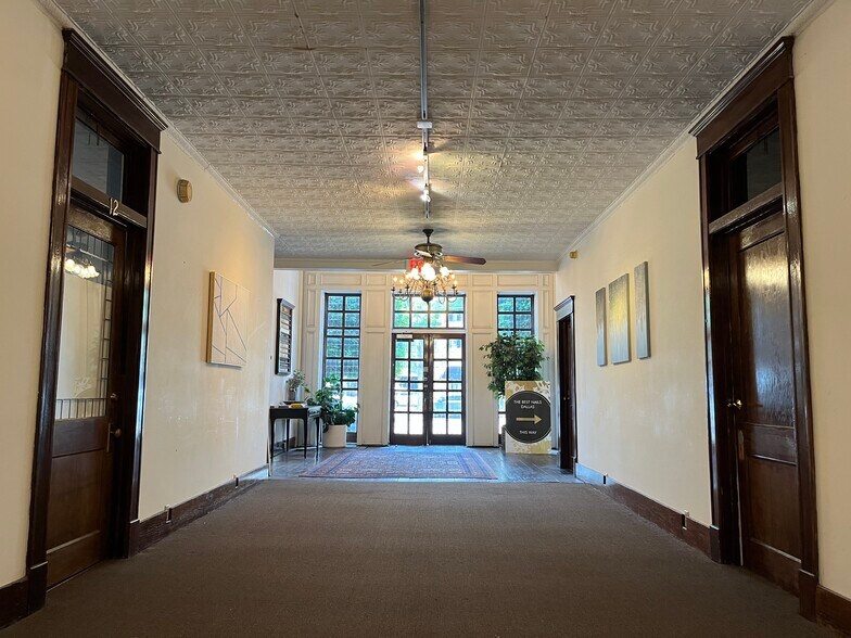 More Photos Of 2821-2909 McKinney Ave, Dallas Storefront Retail Office For Lease