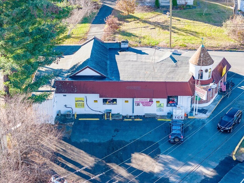 More Photos Of 166 S Riverside Ave, Pequabuck Freestanding For Sale