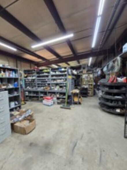 More Photos Of 111 Rosemary Ln, Laurens Warehouse For Lease