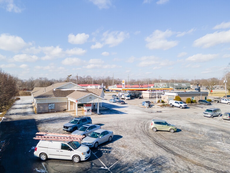 More Photos Of 2306 S Memorial Dr, New Castle General Retail For Lease