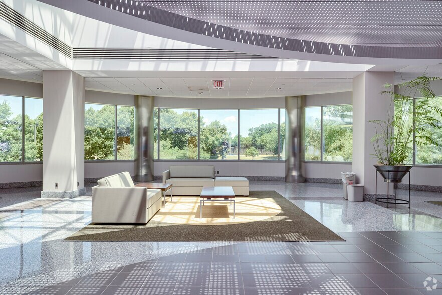 More Photos Of 15000 Conference Center Dr, Chantilly Office For Lease