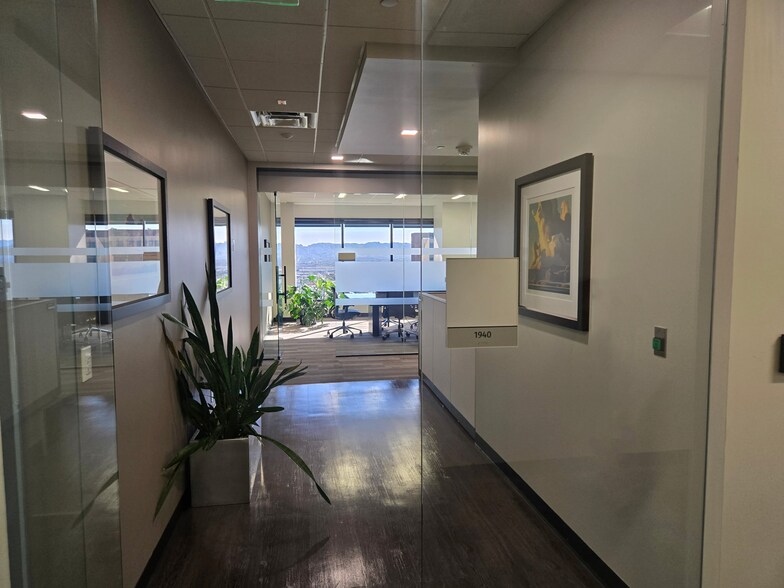 More Photos Of 40 N Central Ave, Phoenix Office For Lease