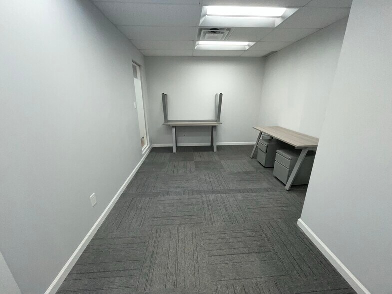 More Photos Of 185 Great Neck Rd, Great Neck Office For Lease