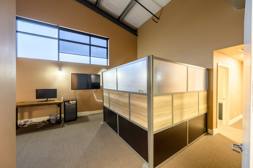 More Photos Of 2123 Deerhound ave, Redmond Service For Lease