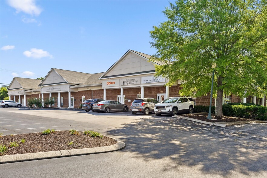 More Photos Of 7446 Shallowford Rd, Chattanooga Medical For Lease