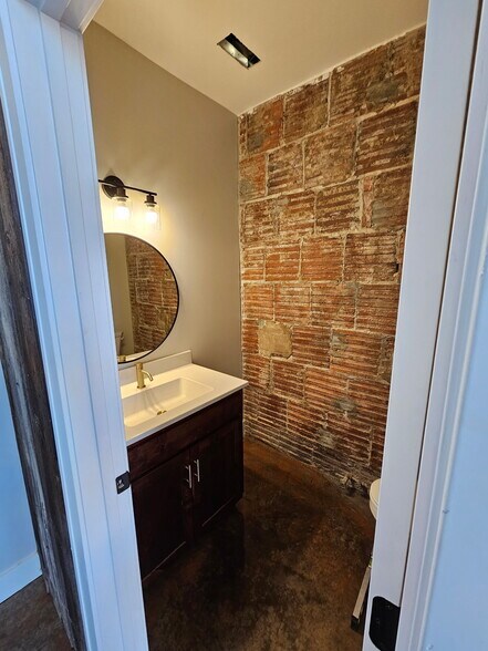 More Photos Of 215 Main St, Garden City Office For Sale