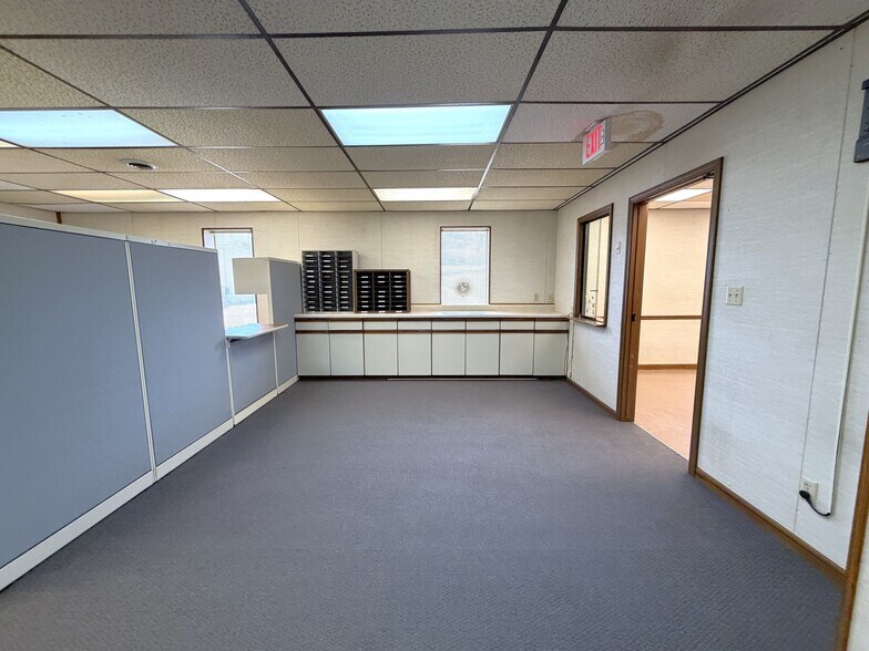 More Photos Of 305 N Mason St, Carrollton Office For Sale