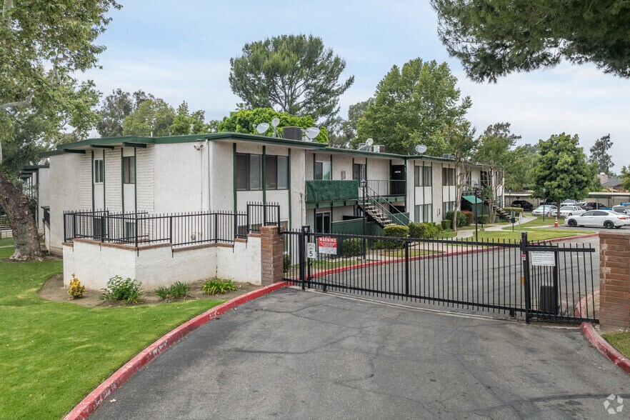 More Photos Of 1735 E Washington St, Colton Apartments For Sale