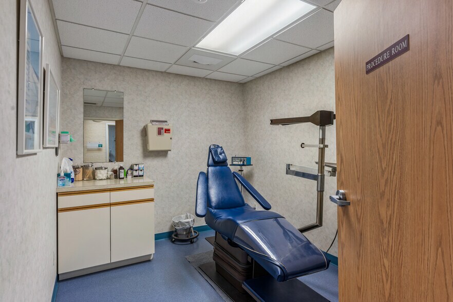 More Photos Of 85 Church St, Middletown Medical For Sale