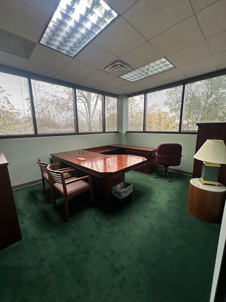 More Photos Of 1101 N Main St, Anderson Office For Sale