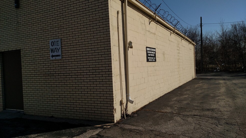More Photos Of 17910 Van Dyke St, Detroit Manufacturing For Sale