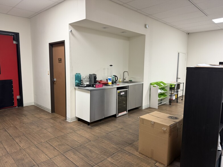 More Photos Of 1238-1254 E Cypress St, Covina Distribution For Lease