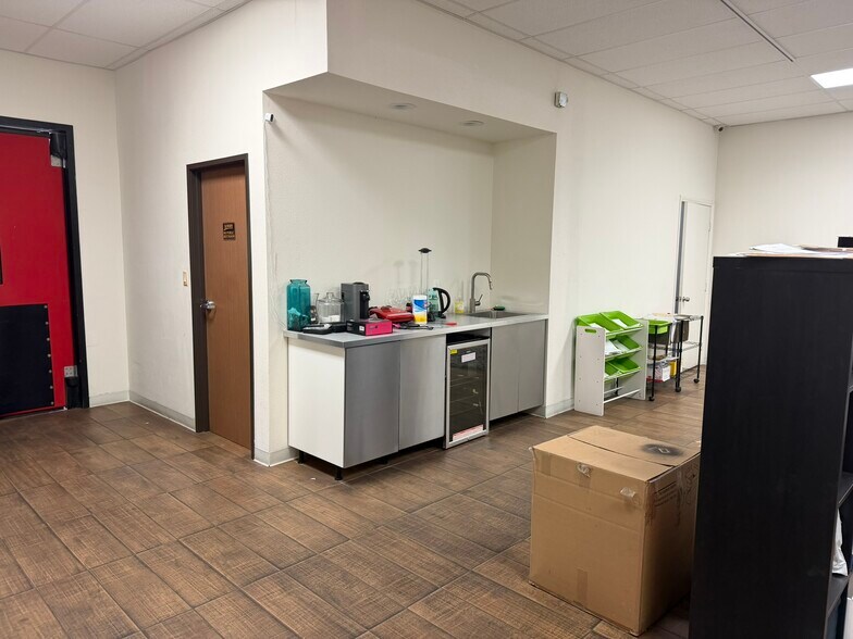 More Photos Of 1238-1254 E Cypress St, Covina Distribution For Lease